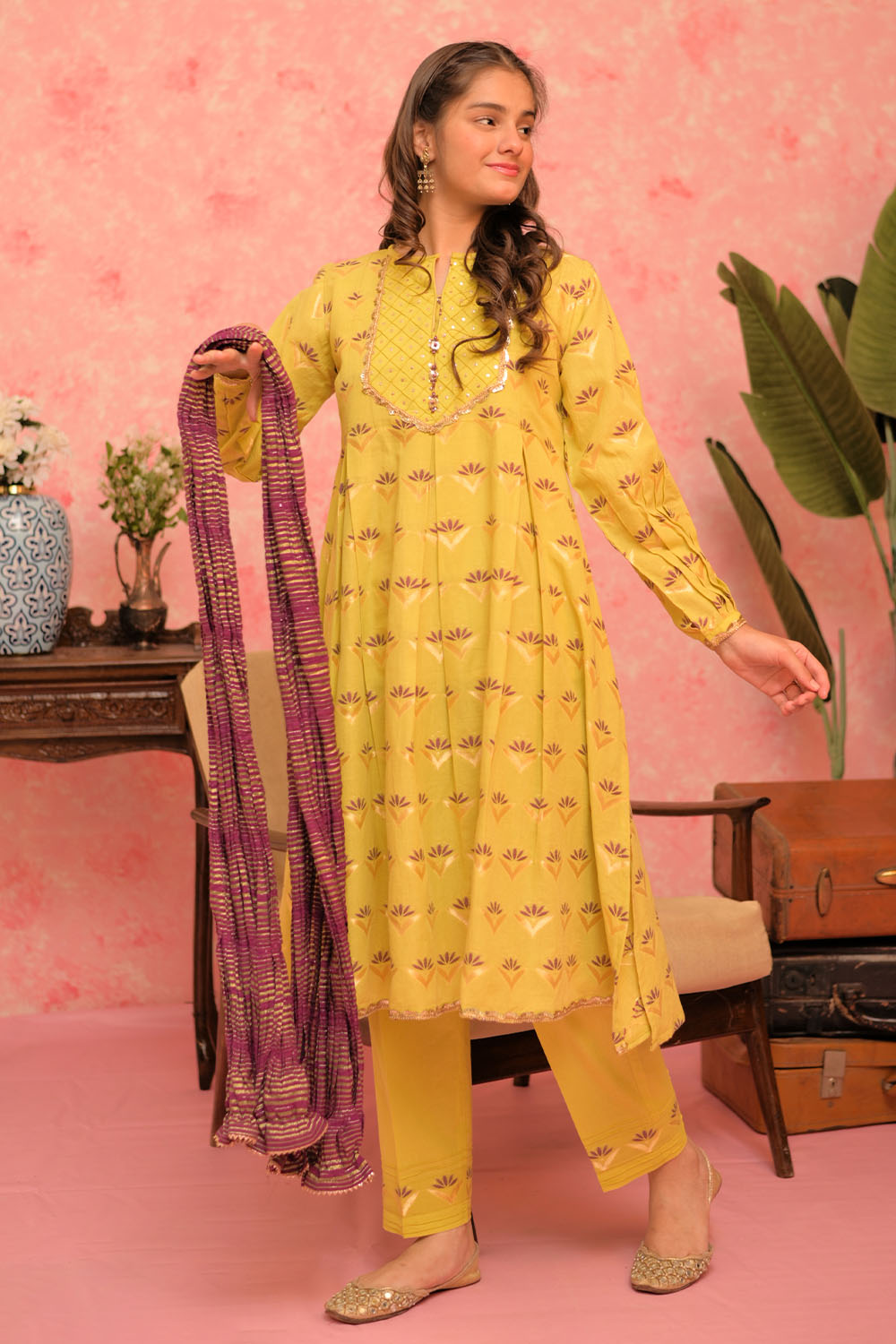 SN-02901 | Perrot Green & Multicolor | Casual Plus 3 Piece Suit | Cotton Jacquard