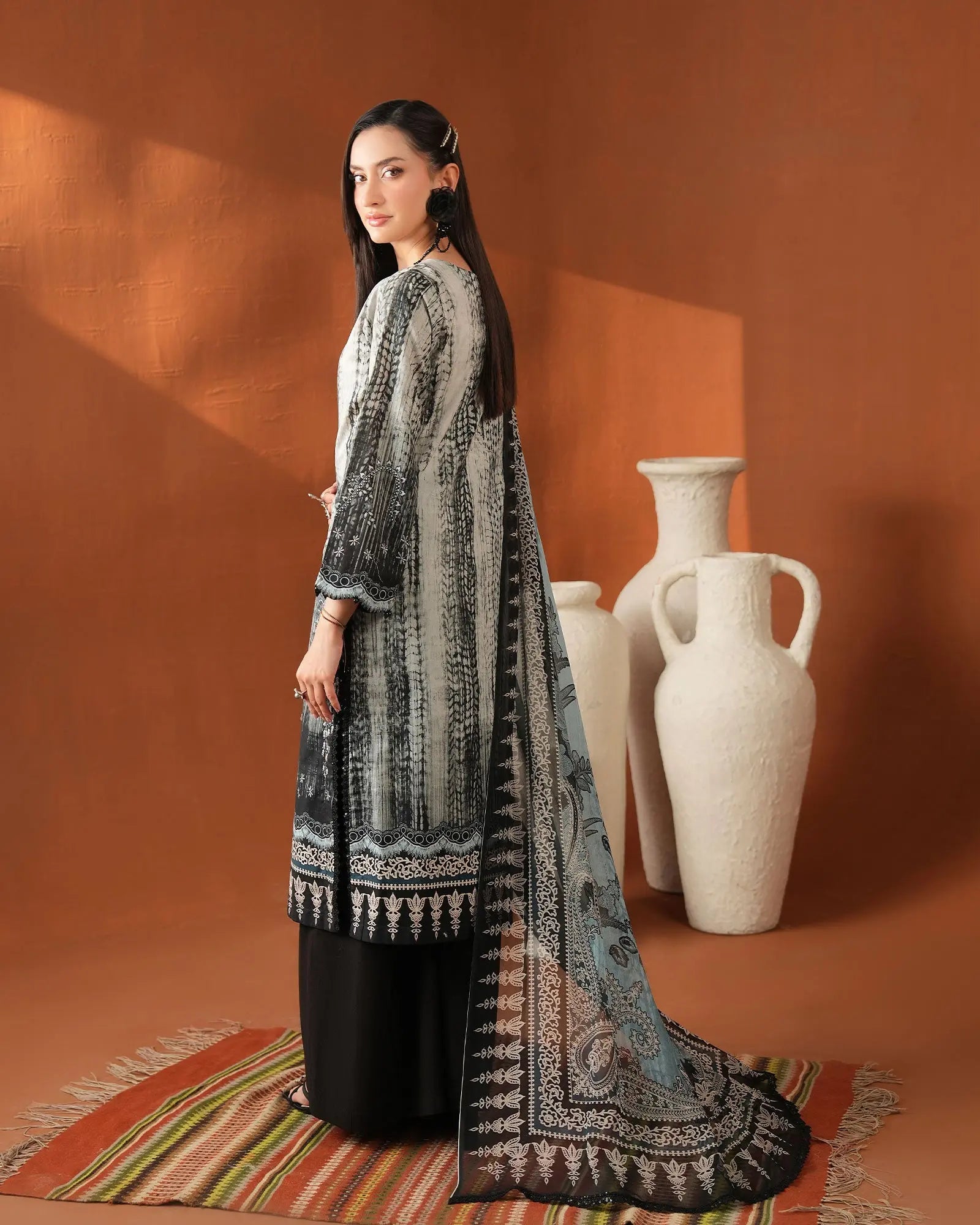 SP-3-Piece Ready-to-Wear Lawn Suit