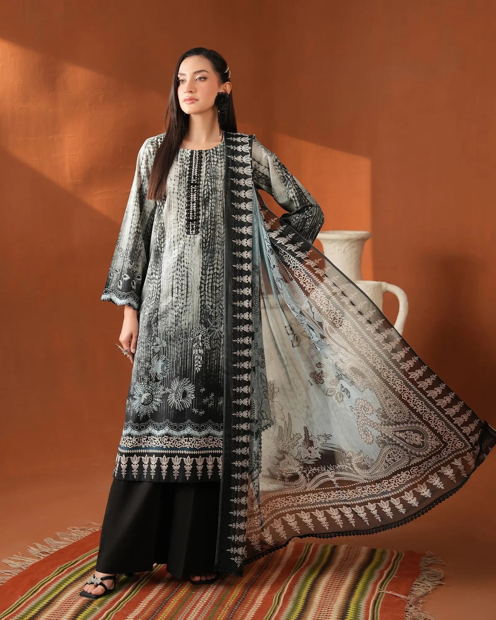 SP-3-Piece Ready-to-Wear Lawn Suit