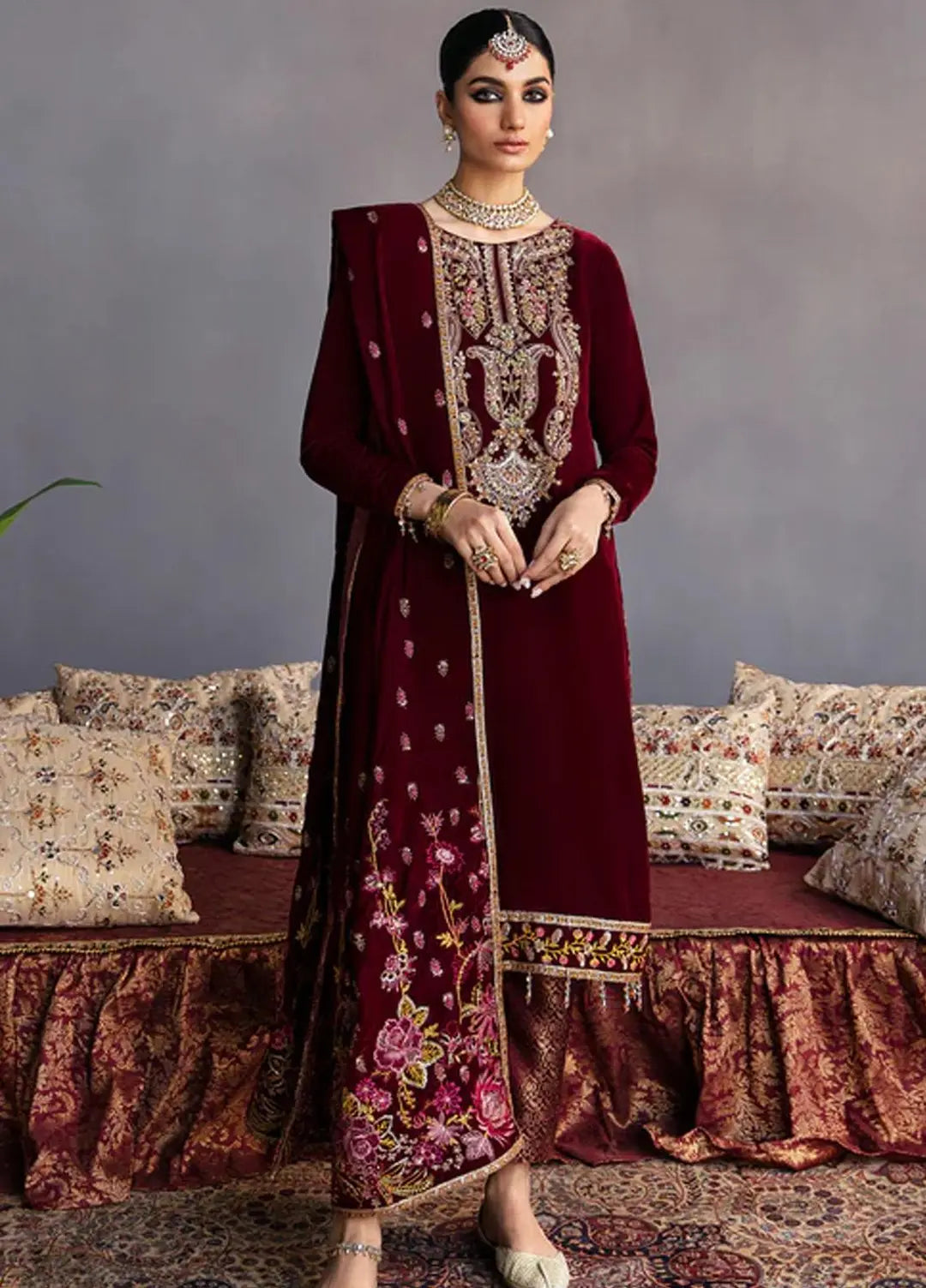 Makhmal By Emaan Adeel Embroidered Velvet Suits Unstitched 3 Piece  MK-02 Roshanay - Luxury Winter Collection